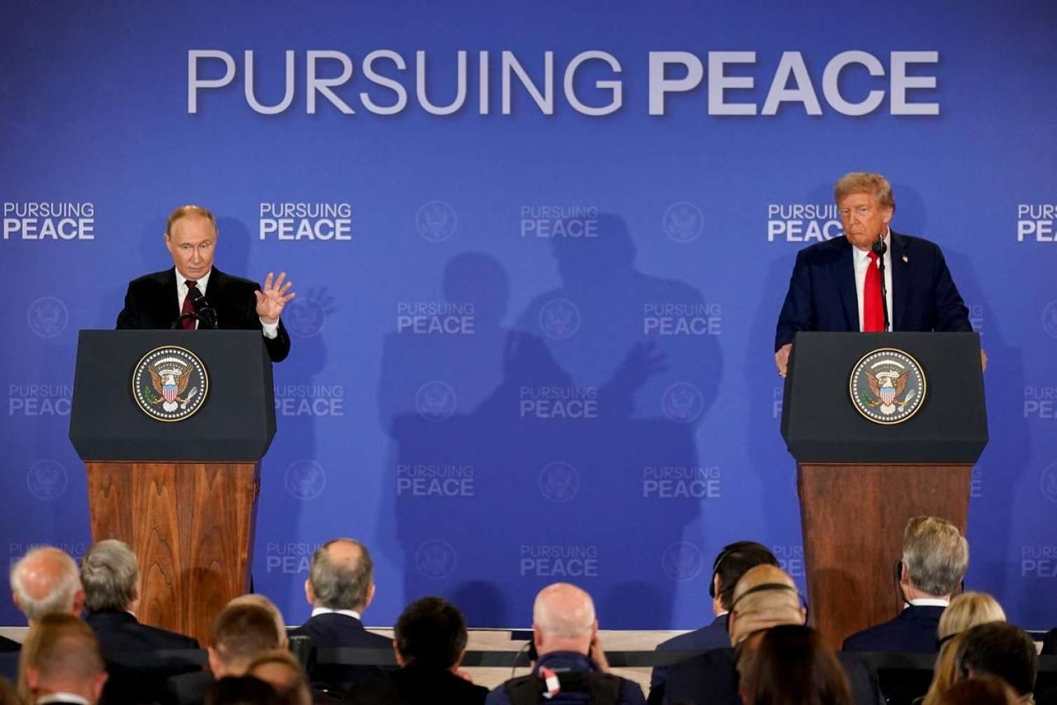 Putin və Tramp jurnalistlərin suallarını ürəklərində qoydu - VİDEO 