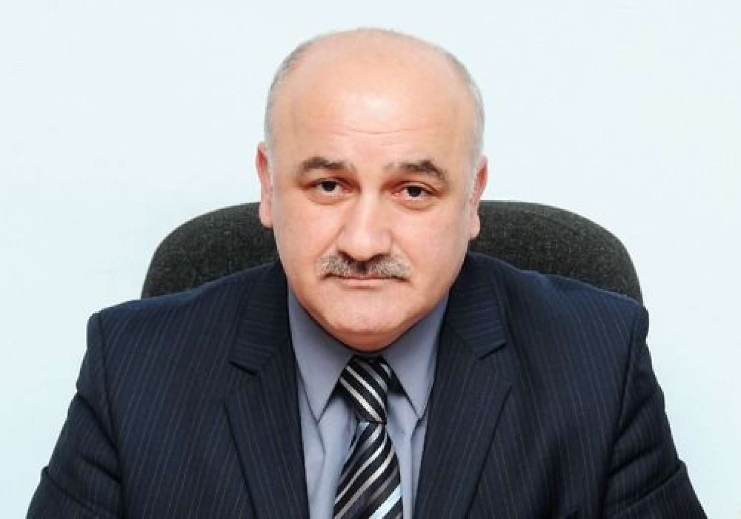 Trampın ultimatumu havada əridi - Arif Hacılı 