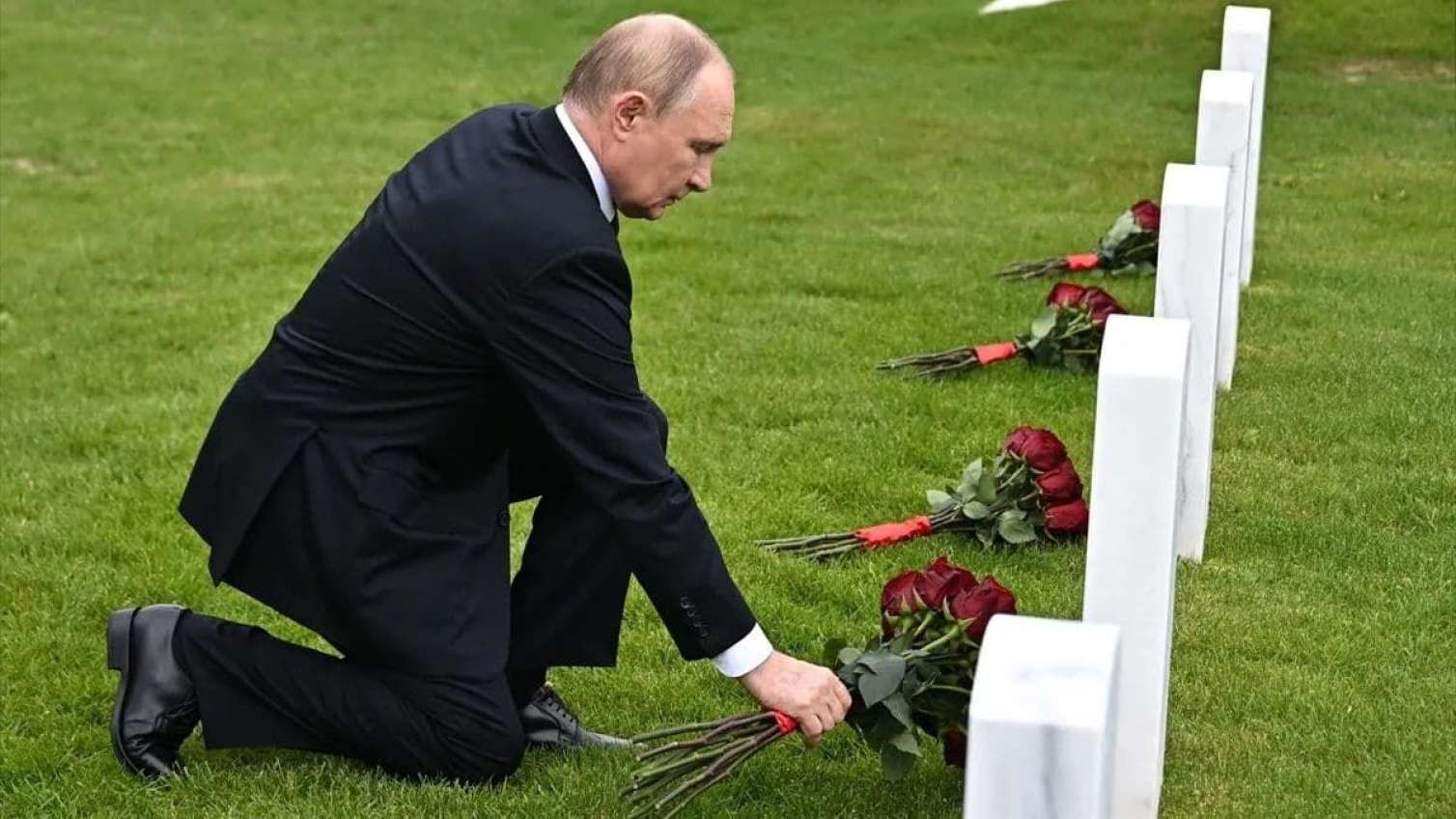Putin Alyaskada Sovet əsgərlərinin məzarlarını ziyarət etdi - FOTO 