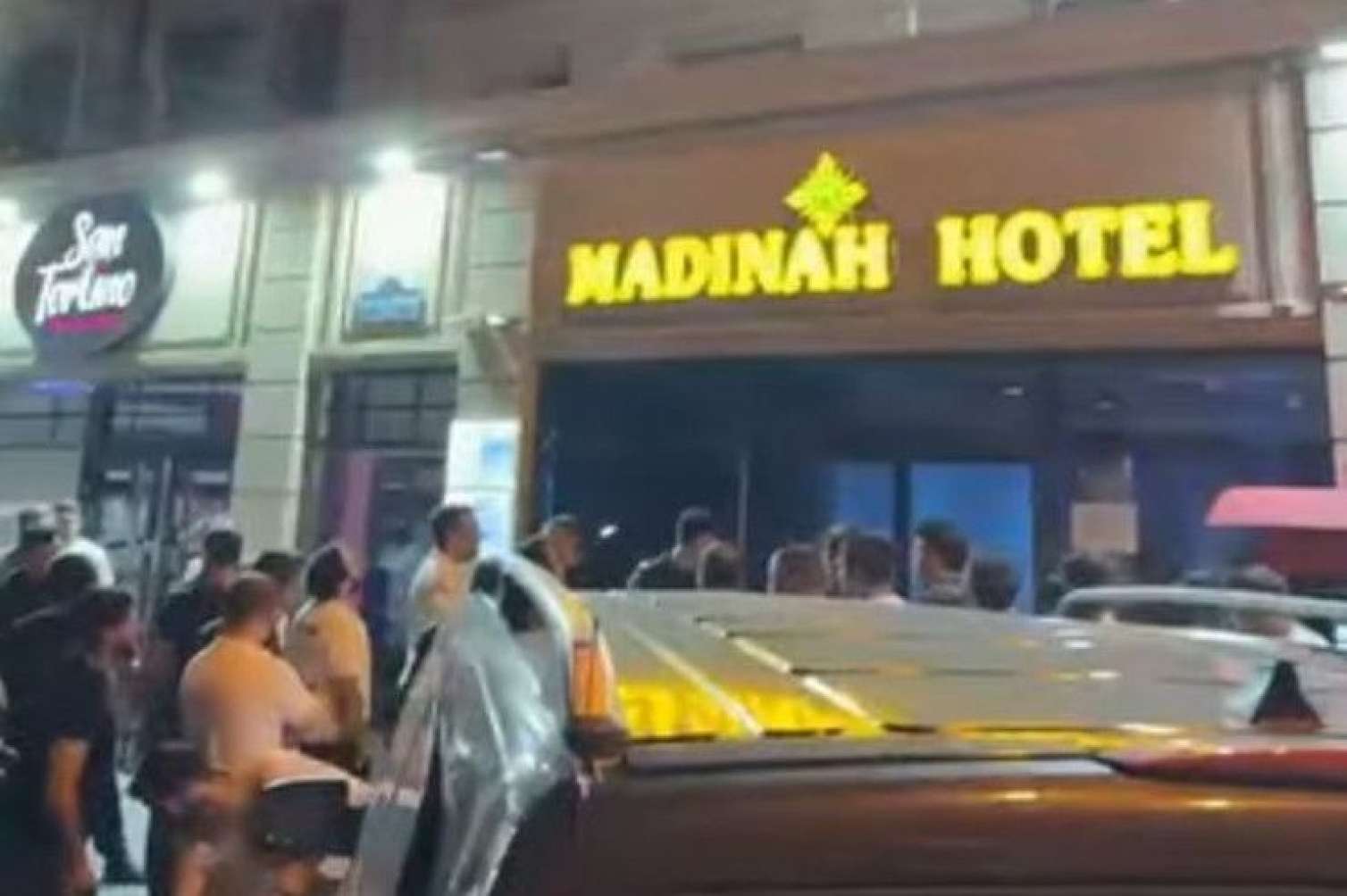 Bakıda şəhid məzarına hörmətsizlik edən turistlər saxlanıldı  