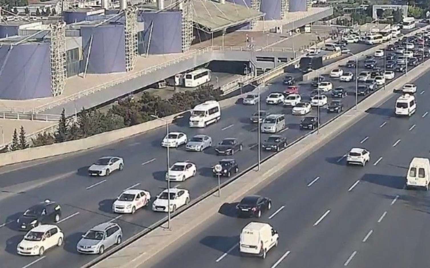 Bakıda nəqliyyat vasitələrinin hərəkəti çətinləşib 