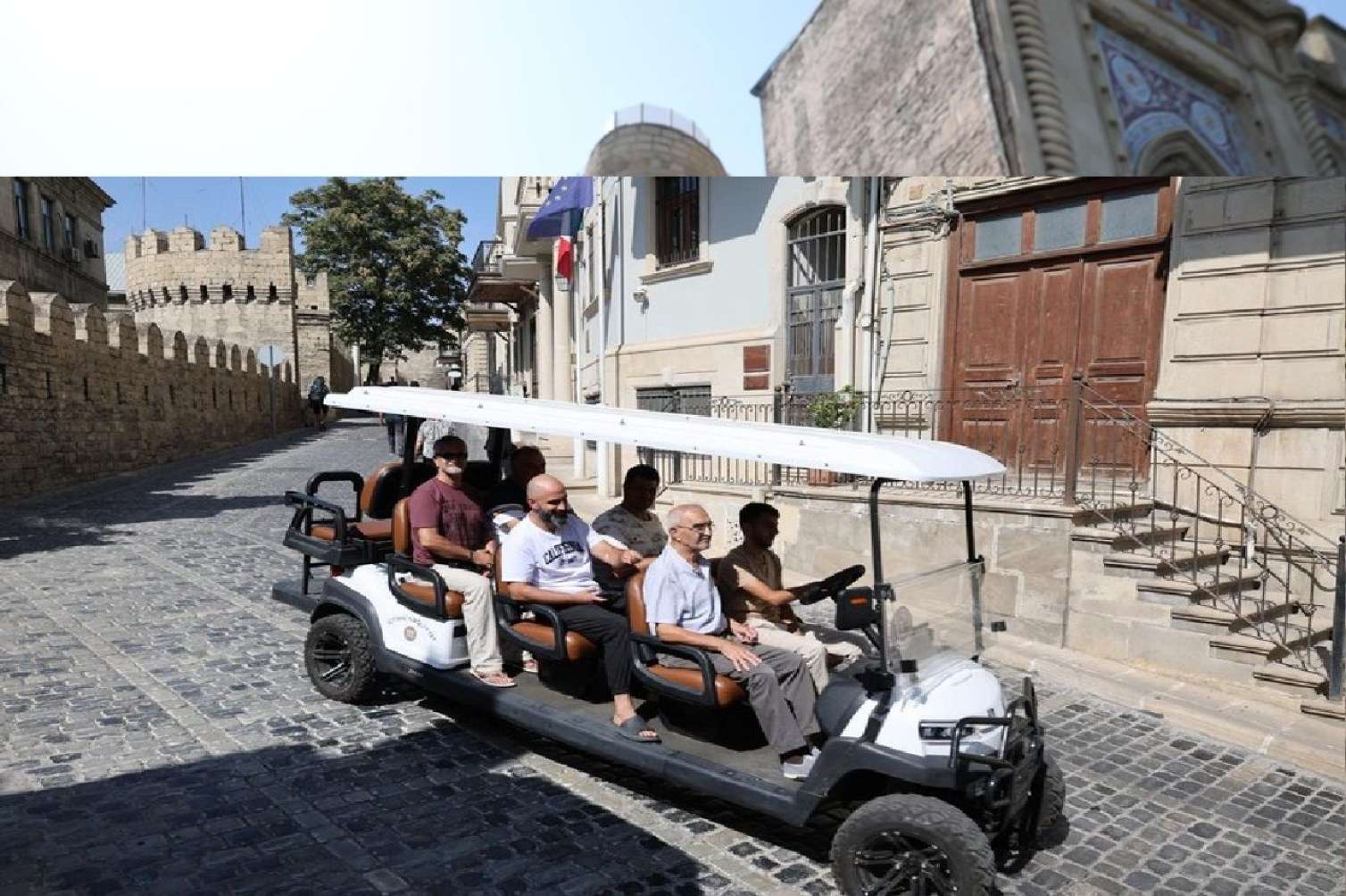 İçərişəhərdə səyahət avtobusları fəaliyyətə başladı - FOTO