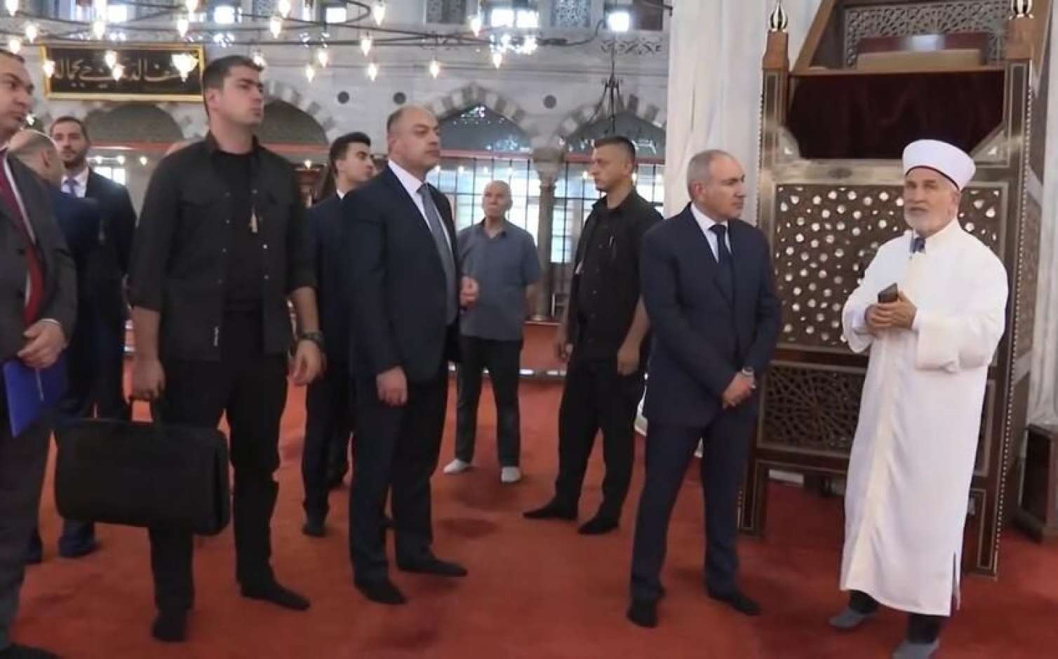 Paşinyan Azərbaycan məscidində niyə “namaz qıldı”? 