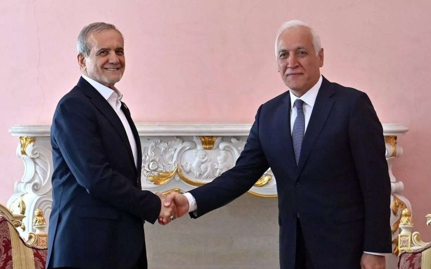 Xaçaturyan və Pezeşkian görüşdü: Kommunikasiyaların açılması... 