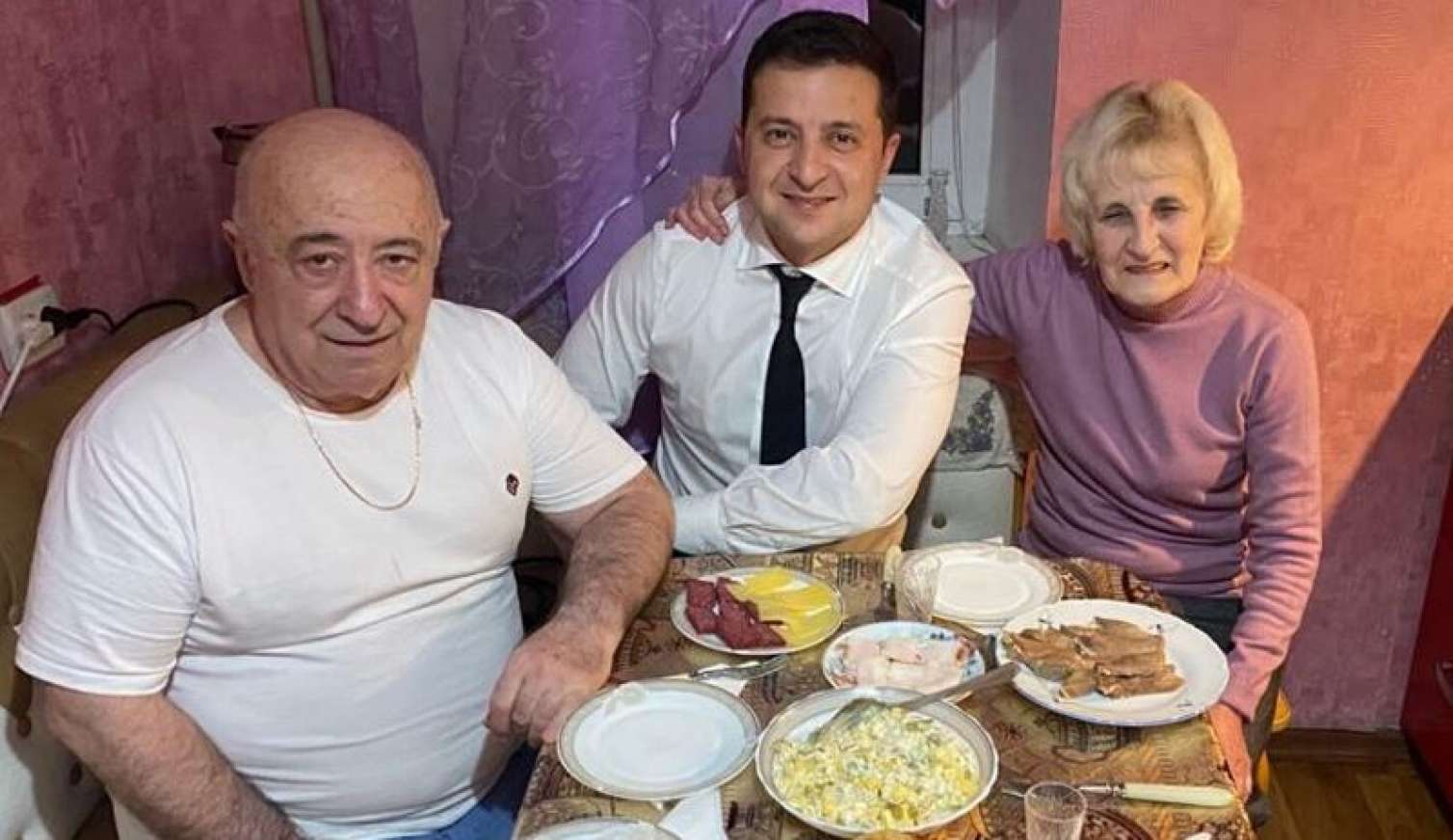 Zelenskinin valideynləri: “Onun prezident olmağını istəmirdik” -  FOTOLAR