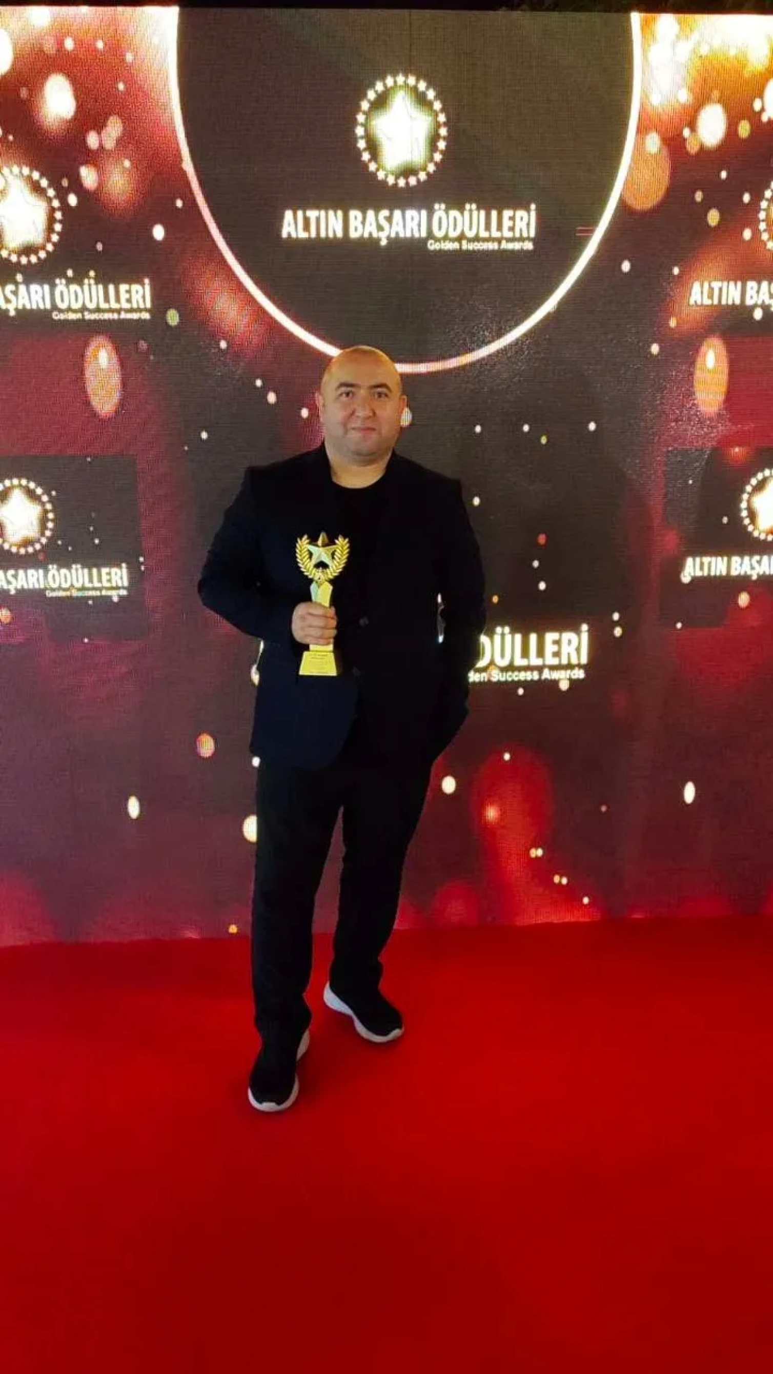 Tanınmış jurnalist Türkiyədə mükafata layiq görüldü 