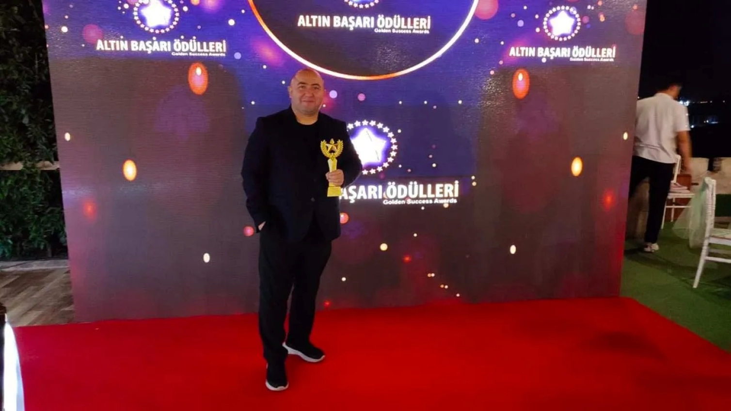 Tanınmış jurnalist Türkiyədə mükafata layiq görüldü 
