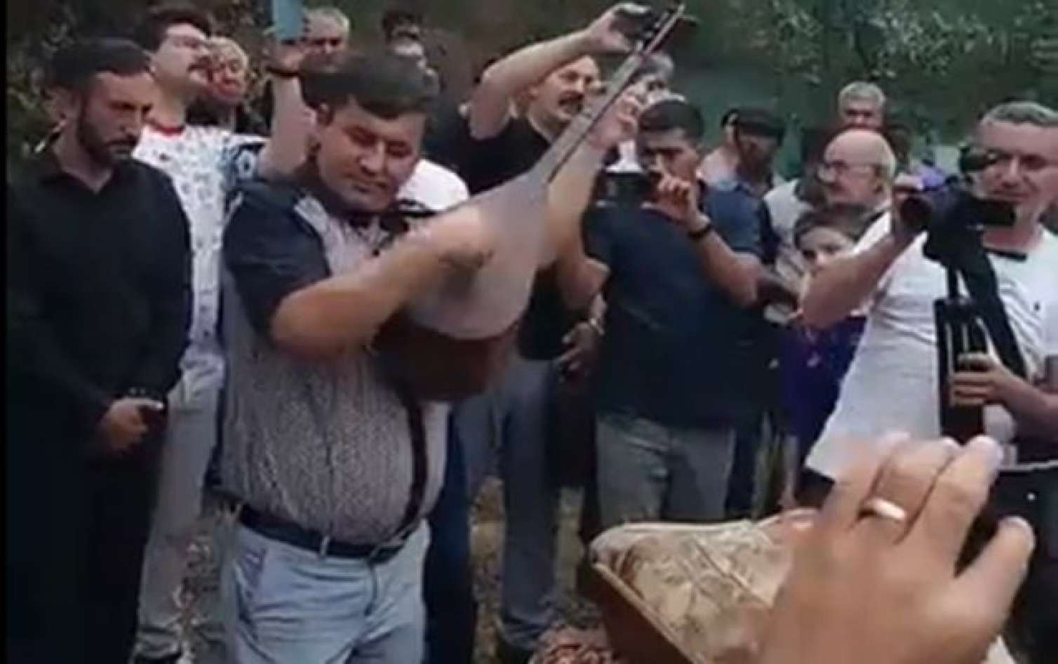 Məmməd İsmayılı saz havası ilə yola saldılar  - VİDEO