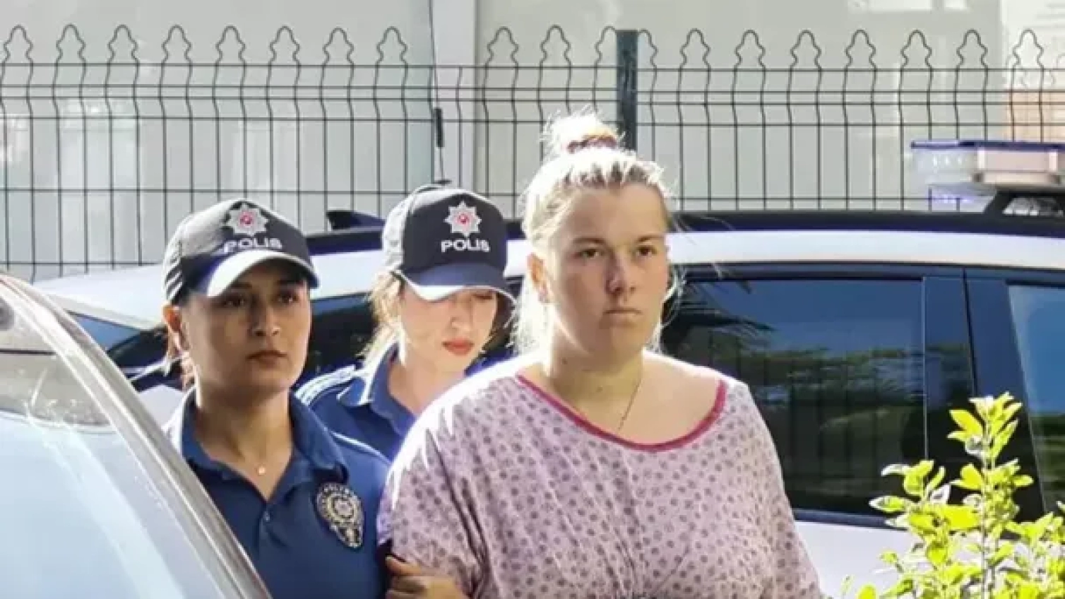 Körpəsini dünyaya gətirib tualetə atdı - Rus turistdən Antalyada vəhşilik