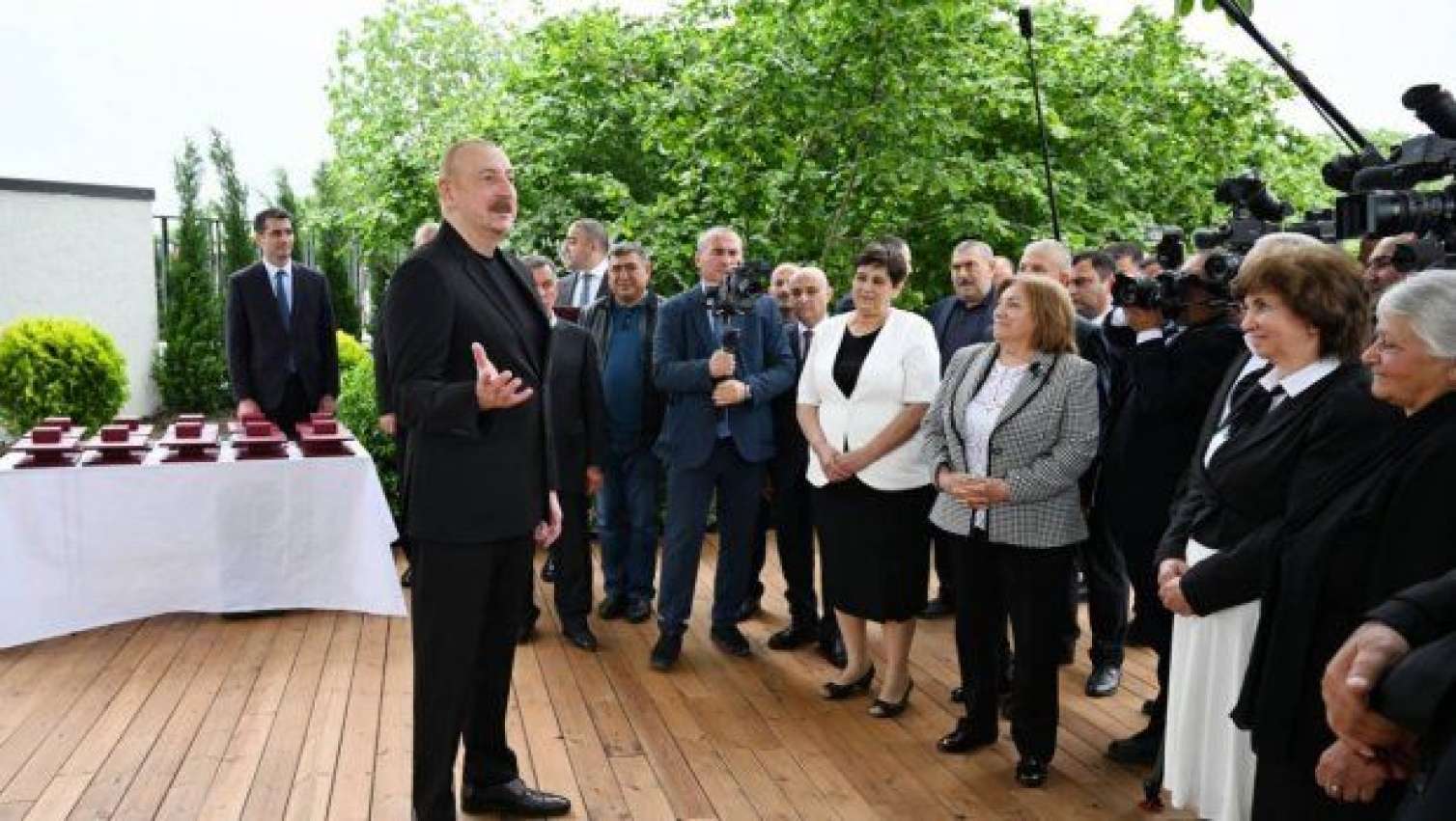 İlham Əliyev kəlbəcərlilərə mənzillərin açarlarını təqdim etdi 