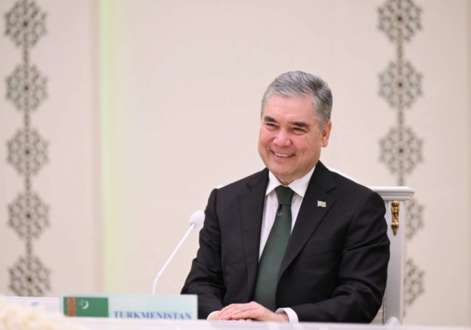 Prezidentin Berdiməhəmmədovla geniş tərkibdə görüşü başladı - FOTO