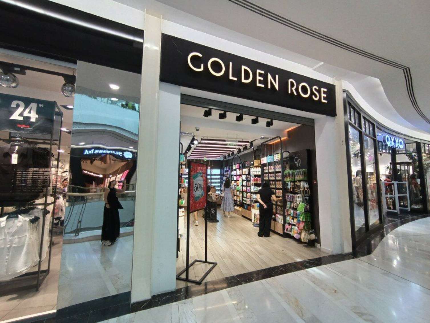 “Golden Rose” mağazalar şəbəkəsi vergidən yayınır  