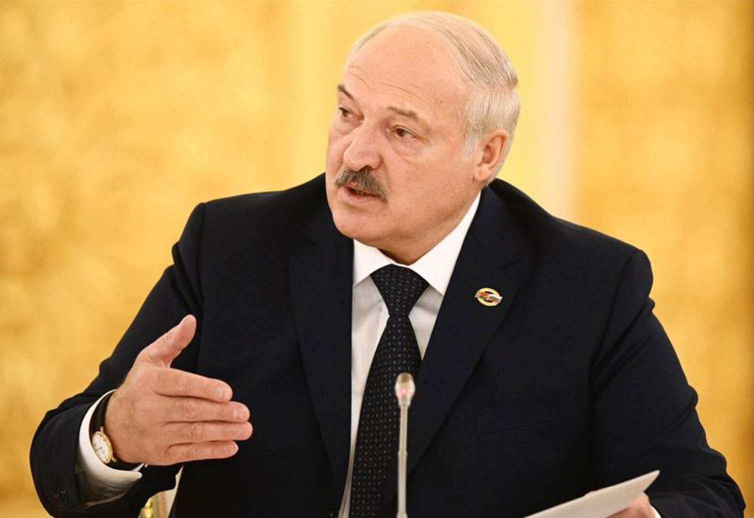 "Putin Zelenskinin ofisinə zərbə endirməyə icazə vermədi" - Lukaşenko 