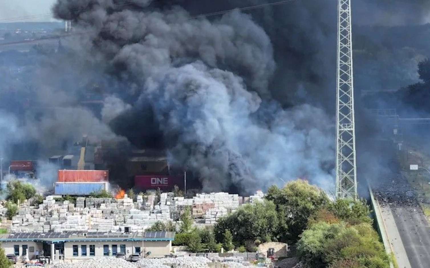 Hamburq limanı ərazisində güclü YANĞIN 