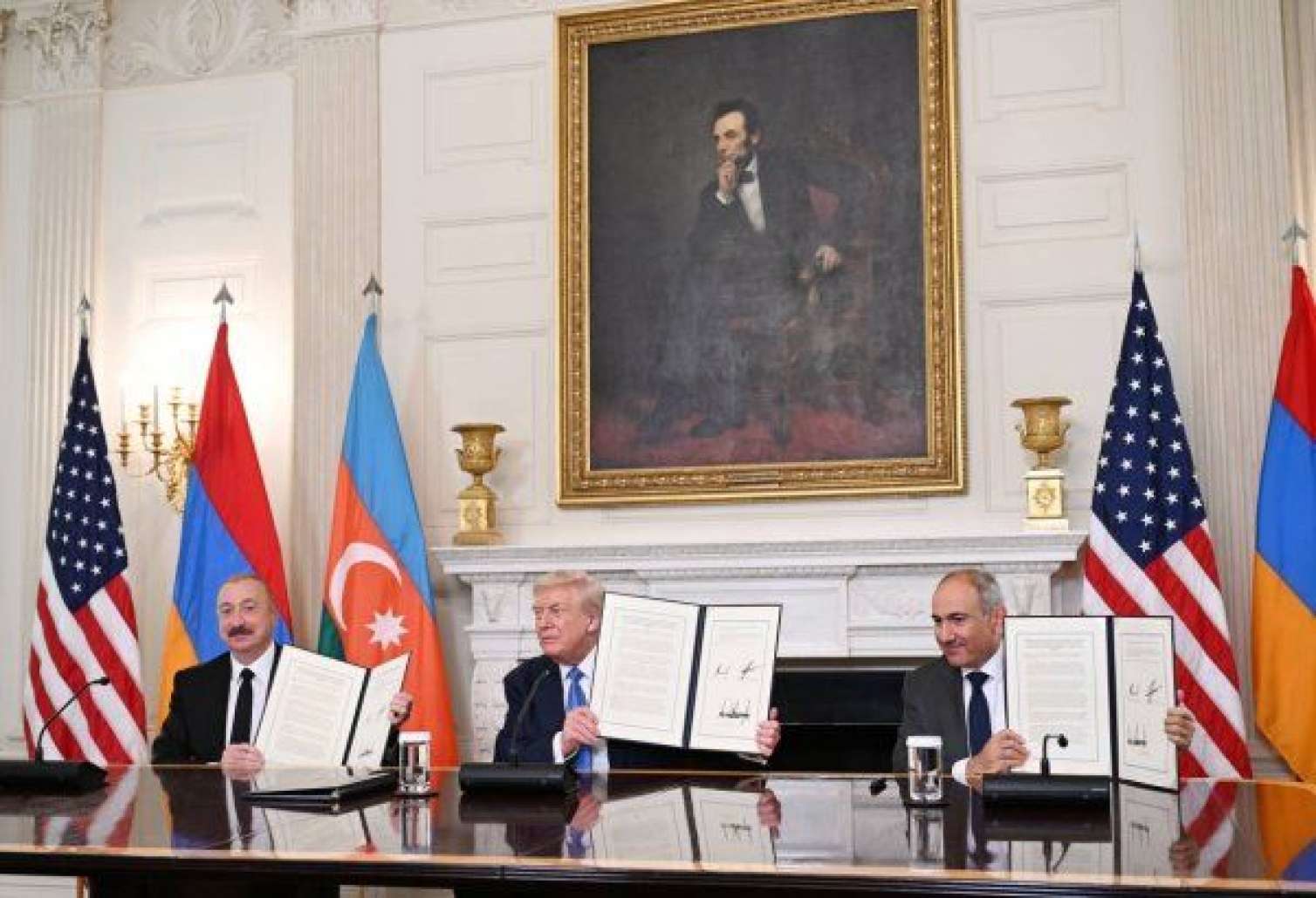 Ağ Ev Bakı və İrəvan arasında sülh sazişini gözləyir 