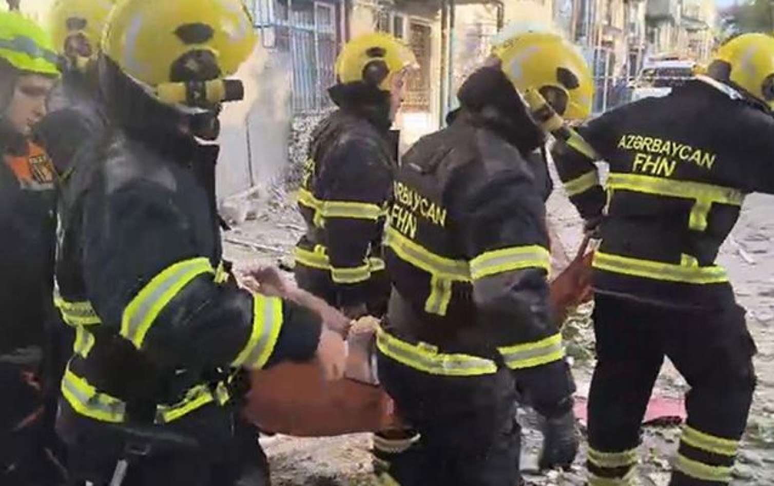 Bakıda yaşayış binasında dəhşətli partlayış -  - VİDEO -Yenilənib