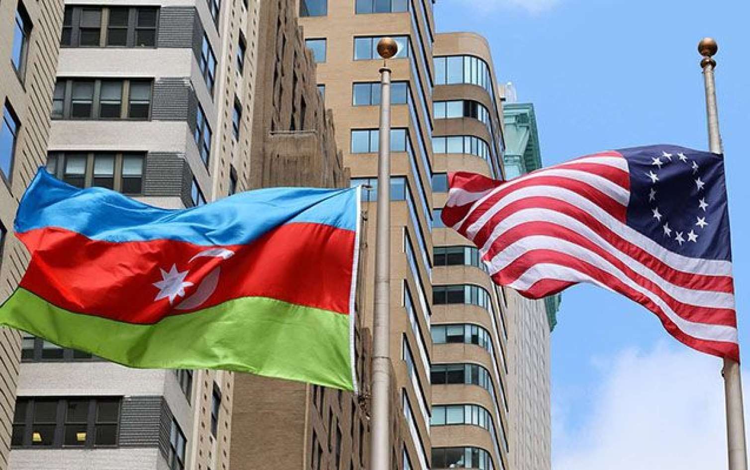 Göyüşovun Amerika səfirliyində yarım milyonluq yeyintisi... 