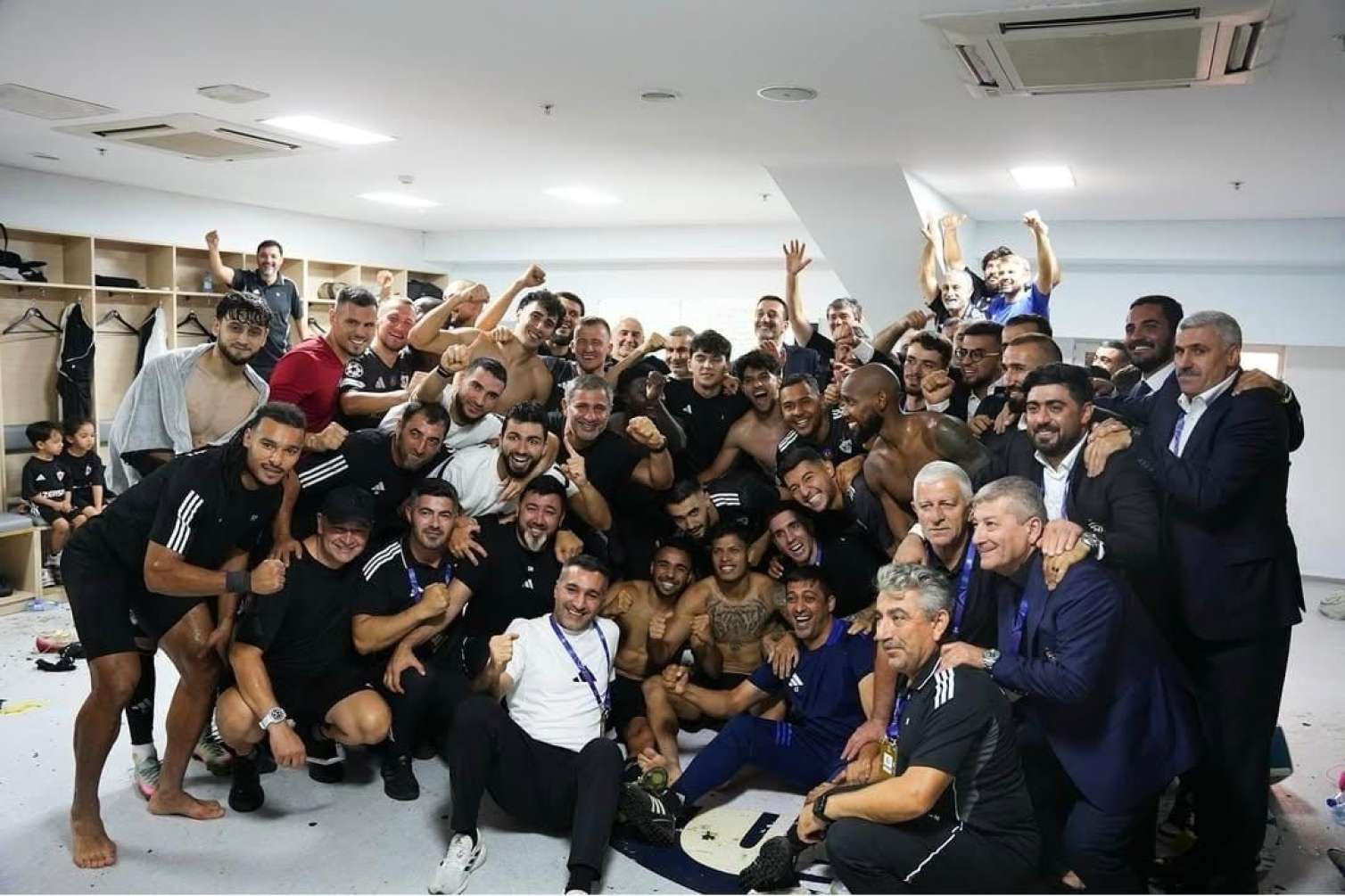 “Neftçi” “Qarabağ”ı niyə təbrik etmədi? - “Məcbur deyilik” 