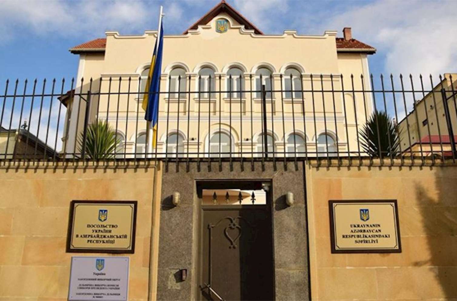 Rusiya növbəti dəfə Azərbaycan səfirliyini hədəf aldı: Zərbə binaya bu zərəri vurdu - FOTO 