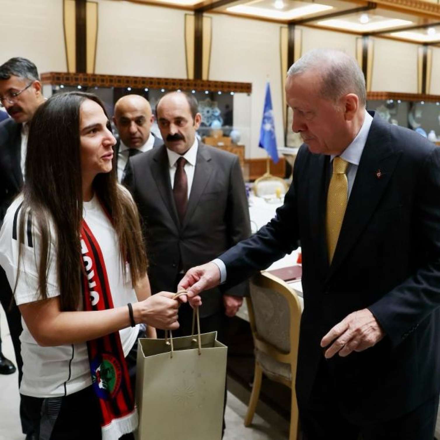 Ərdoğan Azərbaycan futbolçuları ilə görüşdü -  FOTO