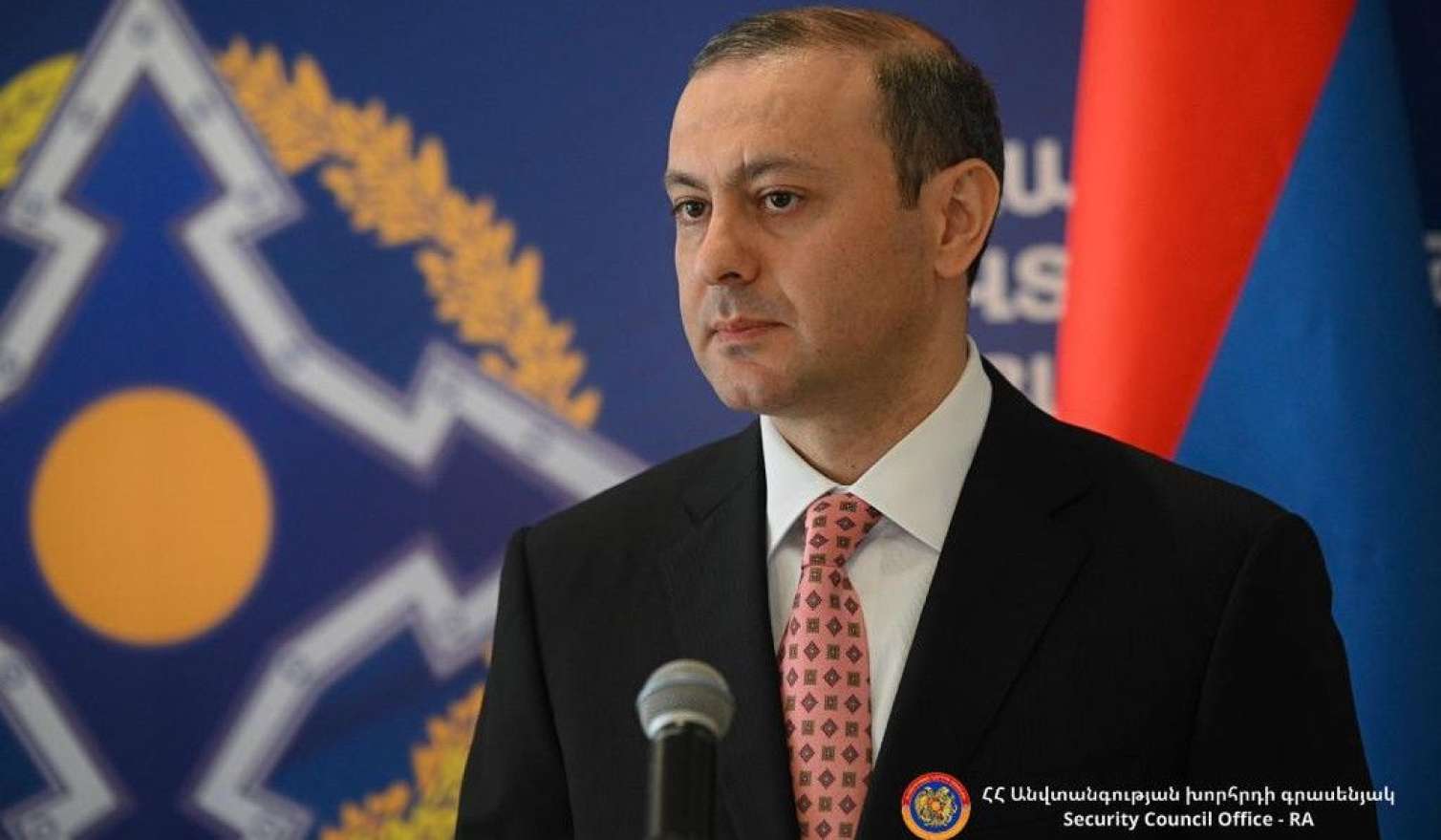 Qriqoryan Tehrana səfər edir: Rəsmilərlə görüş... 