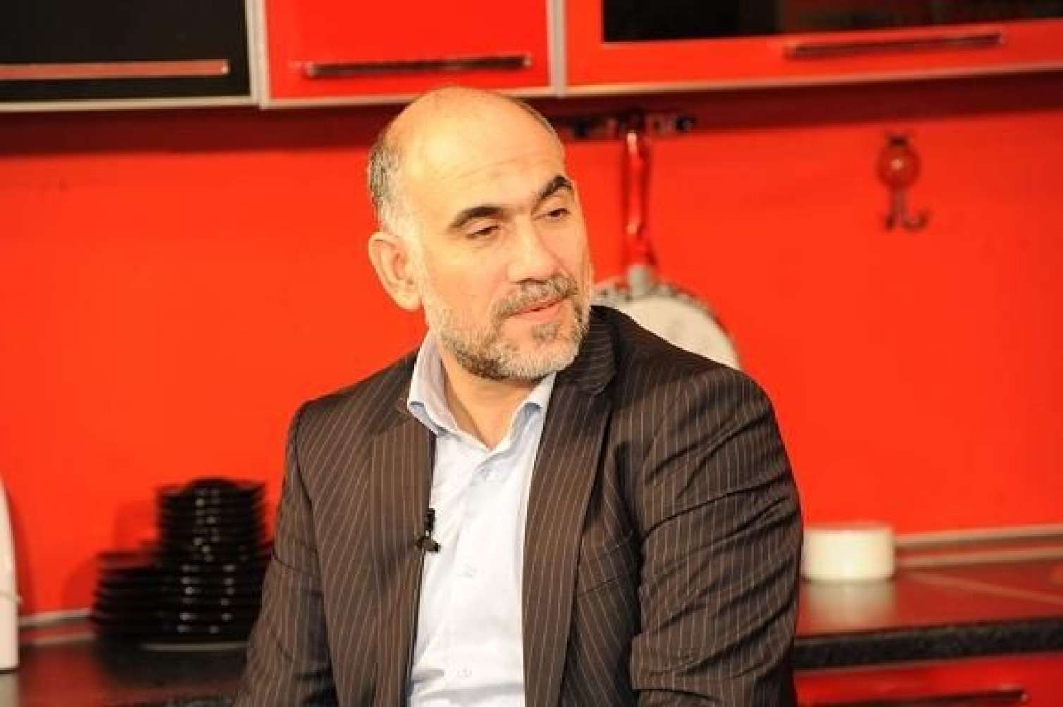 Elşən Xəzər Azərbaycandan getməsindən danışdı 
