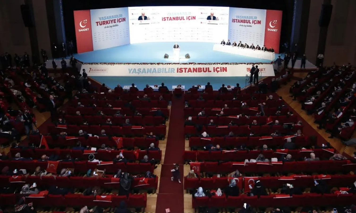 CHP İstanbulda seçkini saxtalaşdırmaqda ittiham olunur 