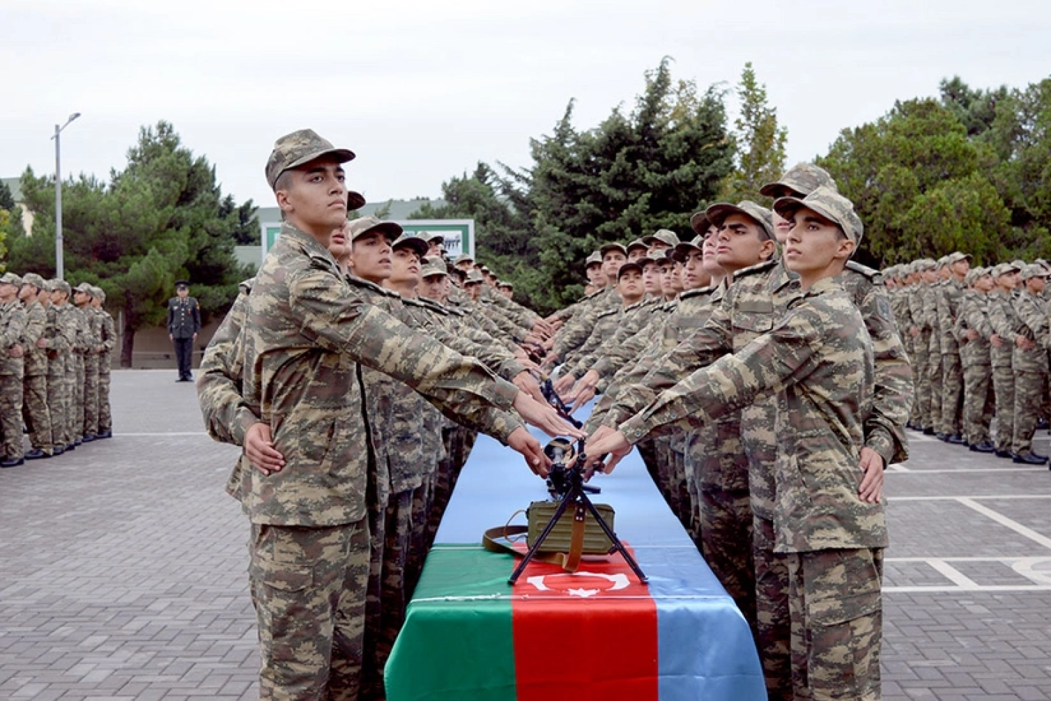 Prezidentdən müddətli həqiqi hərbi xidmətlə bağlı SƏRƏNCAM