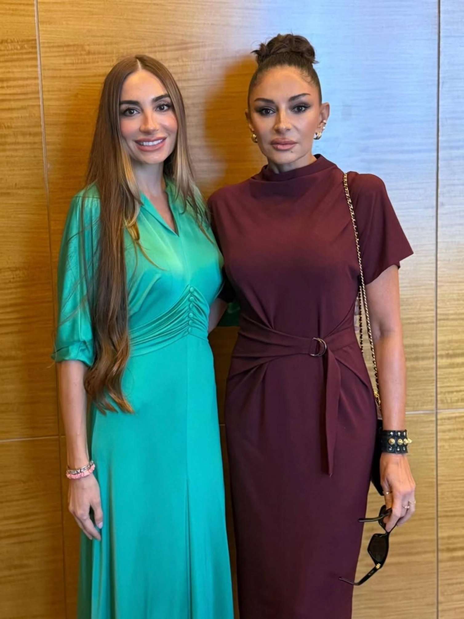 Arzu Əliyeva anası ilə Çindən fotolarını paylaşdı 