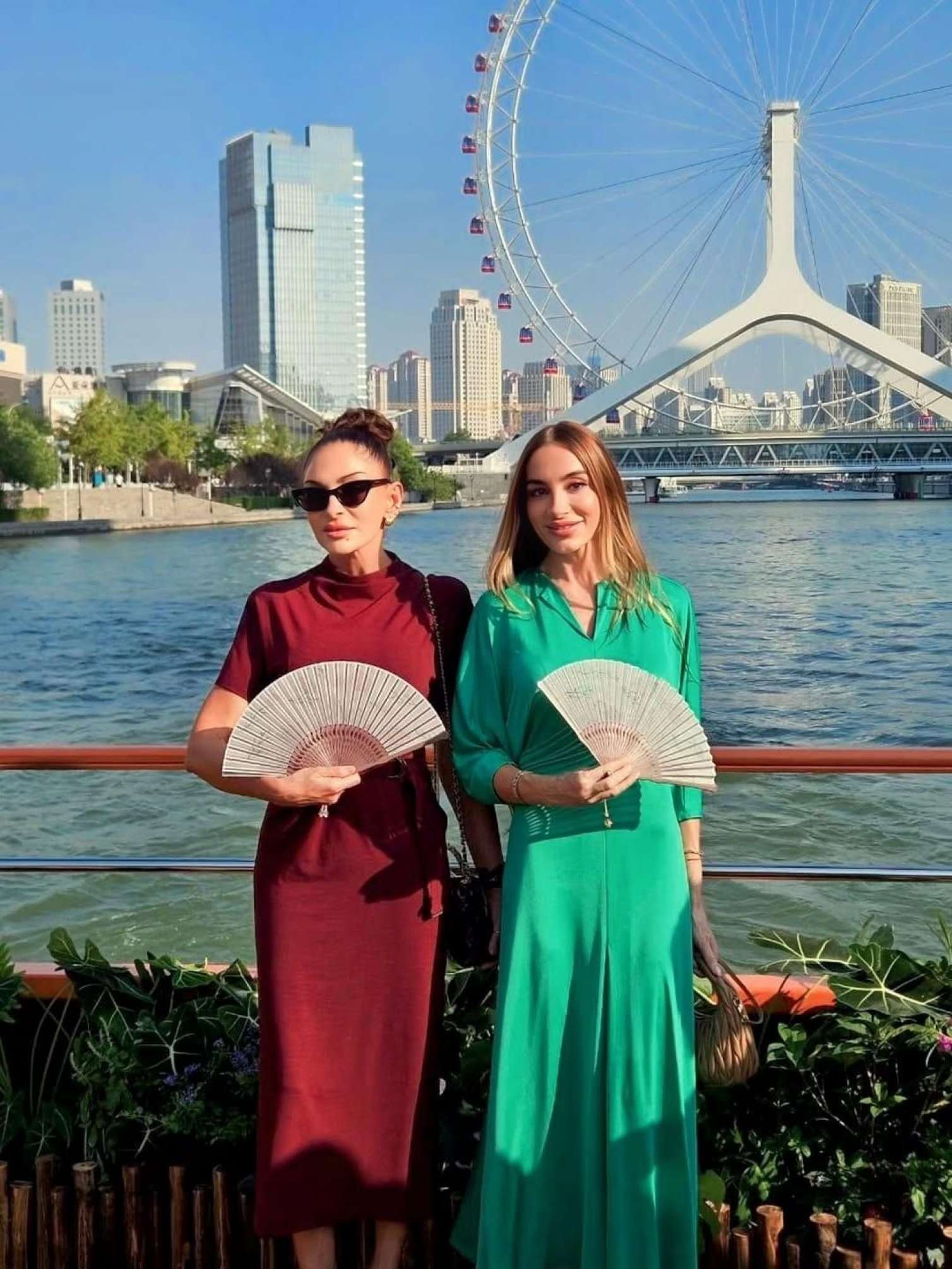 Arzu Əliyeva anası ilə Çindən fotolarını paylaşdı 