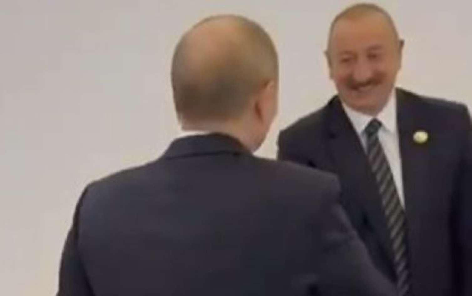 İlham Əliyev və Vladimir Putin salamlaşdı - VİDEO 