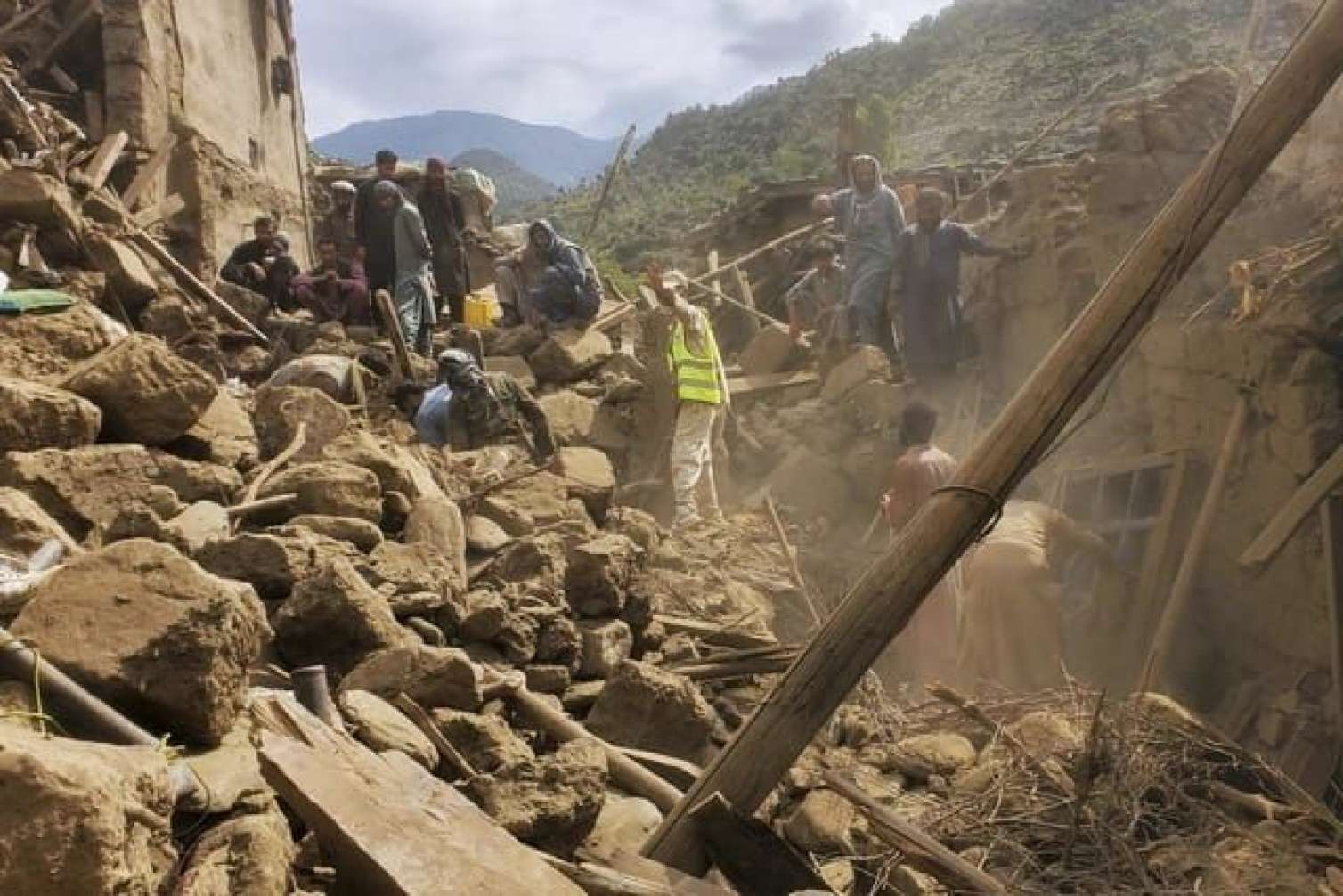 Əfqanıstanda zəlzələ qurbanlarının sayı 1457 nəfərə çatdı 