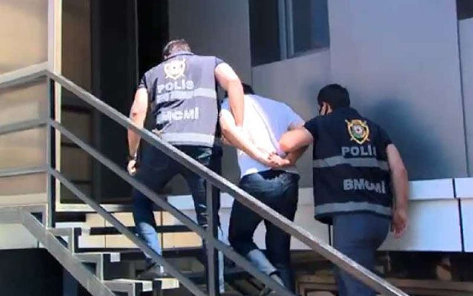 Bacısını xilas etmək üçün şirkəti soydu 