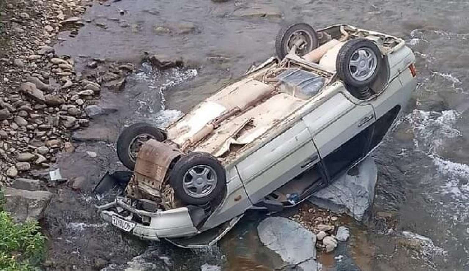 Maşın körpüdən aşdı: ölən var 