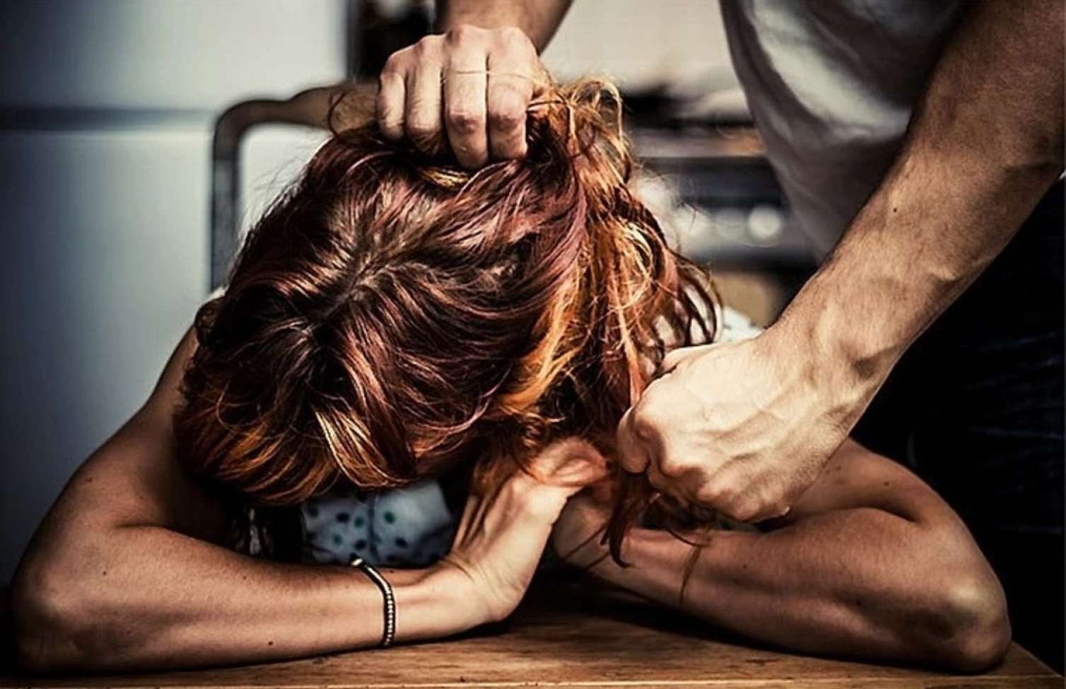 Bakıda dəhşət: Kişi TikTok-a görə arvadının burnunu qırdı 