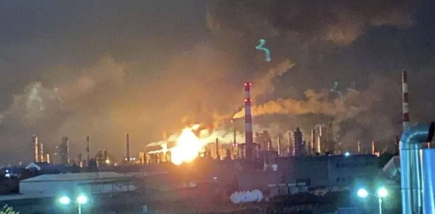 Ukrayna Ryazanda neft zavodunu vurdu - Dəhşətli partlayış - FOTO 