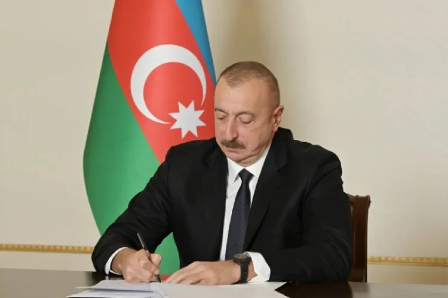 Prezident 2 milyonluq SƏRƏNCAM İMZALADI 