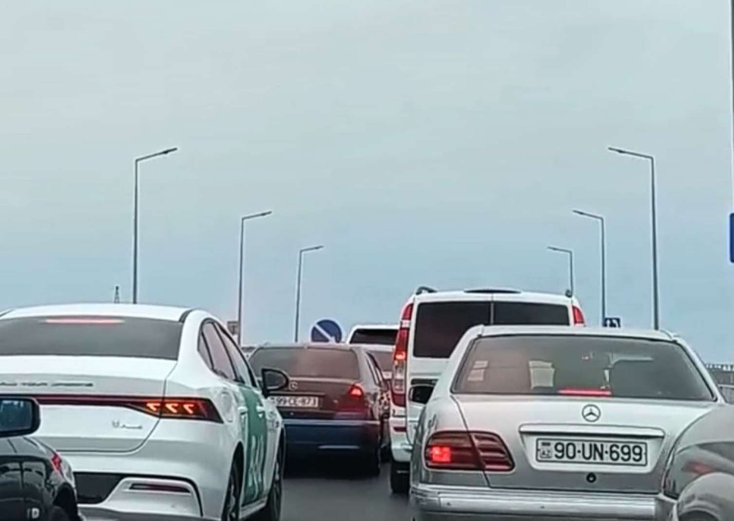 Sumqayıt-Saray yolunda bitməyən tıxaclar:  təmir nə vaxt başa çatacaq? - Açıqlama/VİDEO  