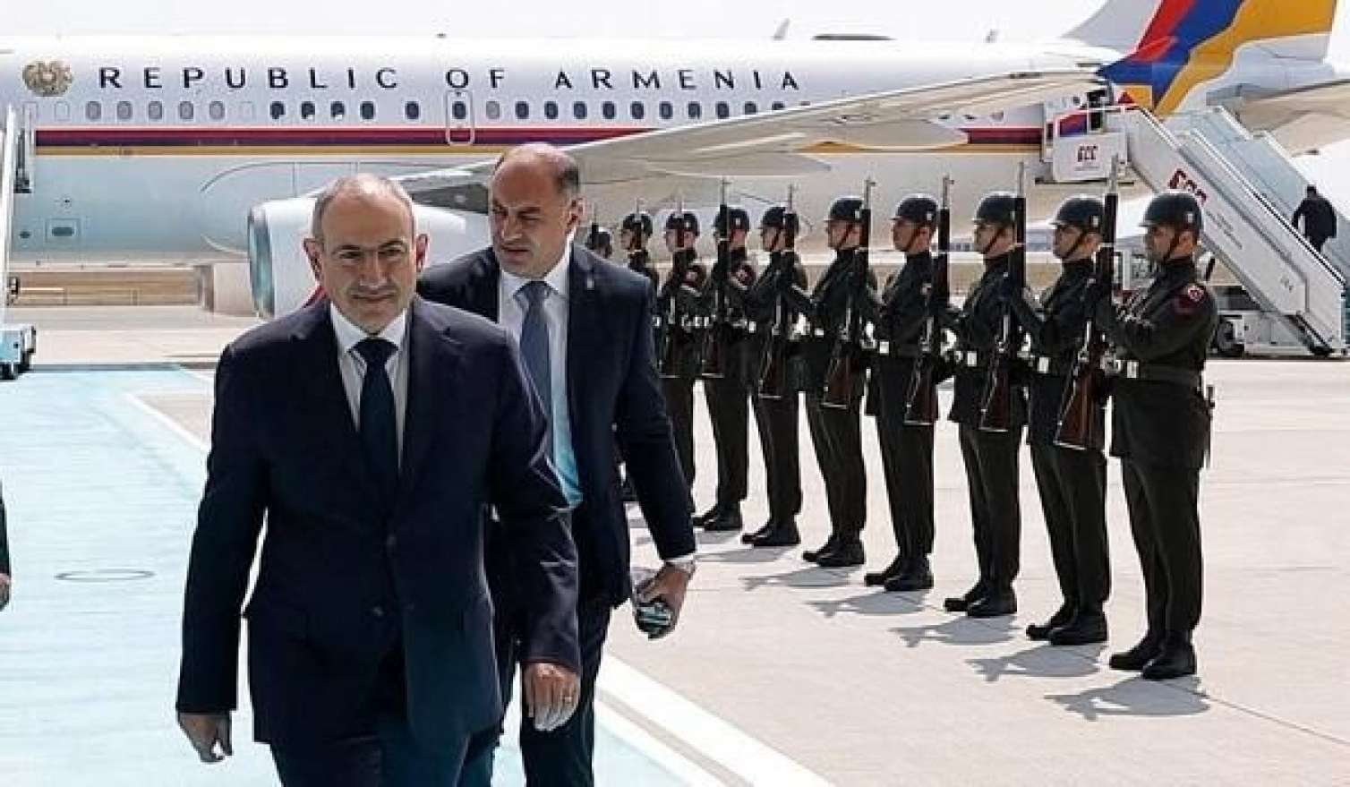 Paşinyanın təyyarəsi Azərbaycan üzərindən uçdu 