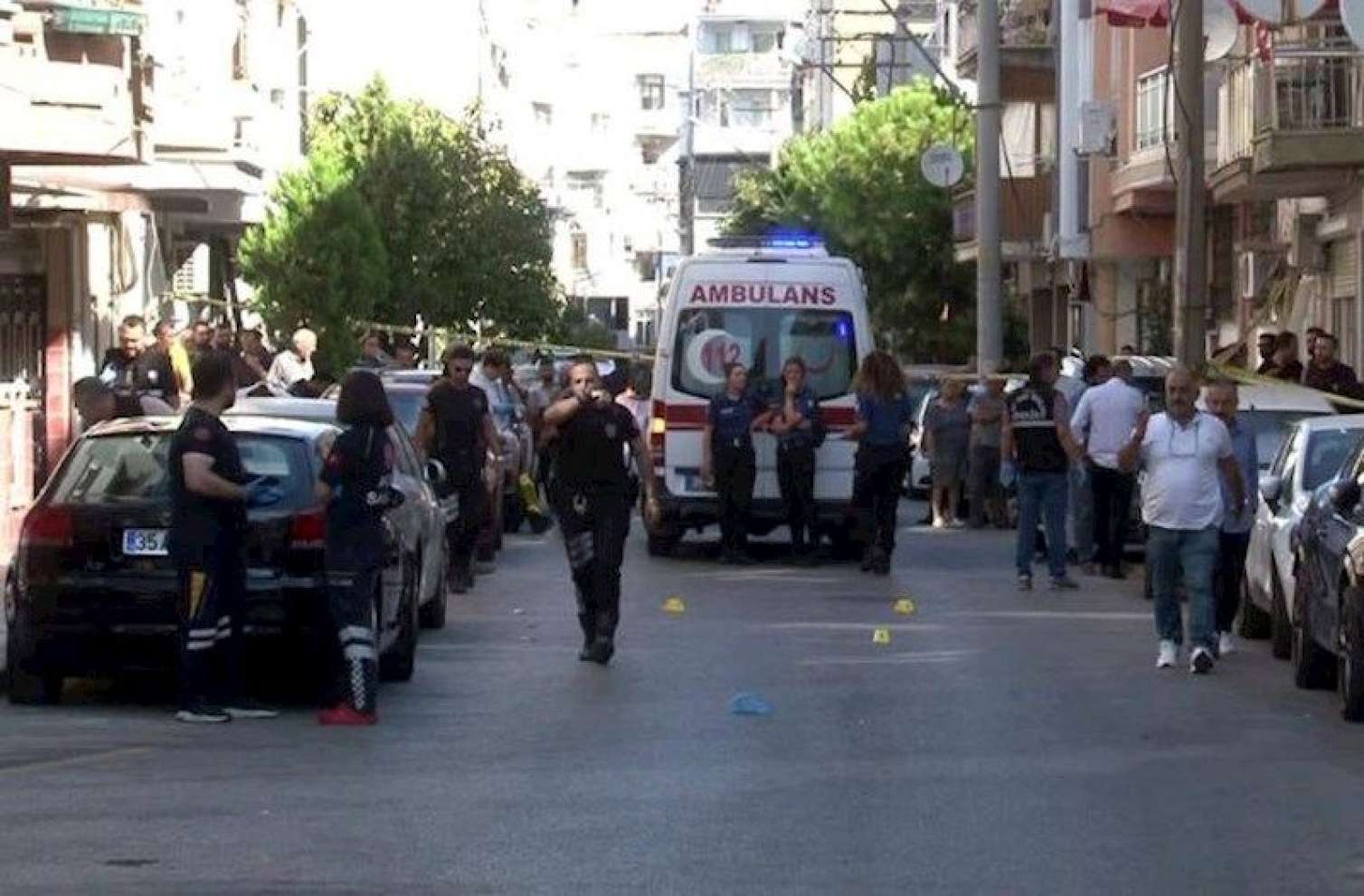 İzmirdə dəhşət - Yeniyetmə polis idarəsinə silahlı hücum etdi - 2 polis ölüb - VİDEO 