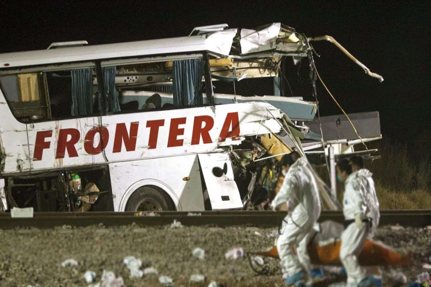 Meksikada faciə: qatarla avtobus toqquşdu, ölən və yaralanan var 