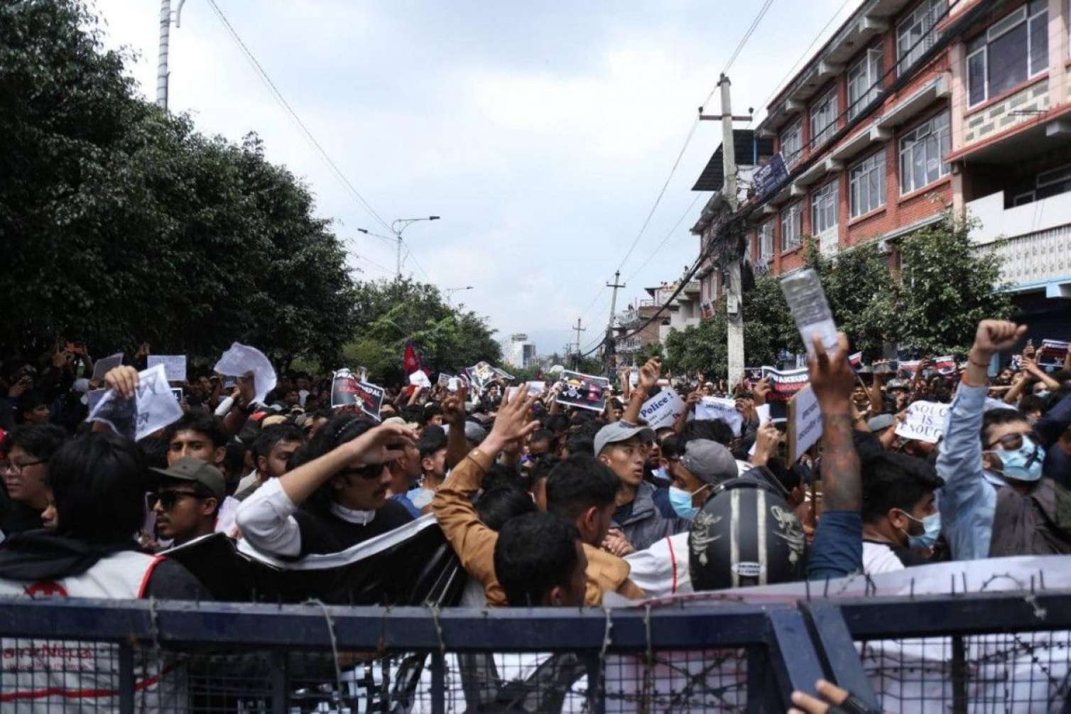 Nepalda  çevriliş – Etirazçılar hakimiyyəti ələ aldılar – VİDEO 