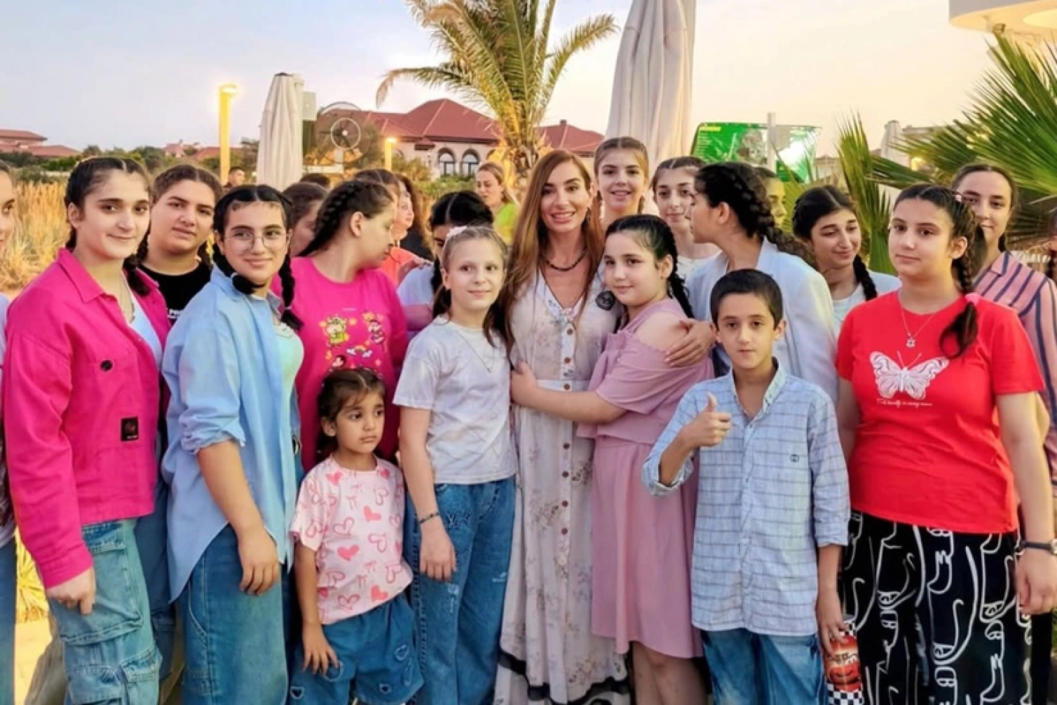 Arzu Əliyeva sosial qayğıya ehtiyacı olan uşaqları BELƏ SEVİNDİRDİ 