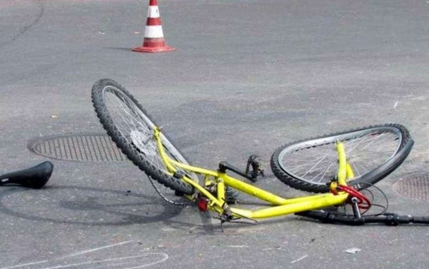 Velosipedin əyləc tutacağı 8 yaşlı qızın gözünə girdi - Xəstəxanada öldü