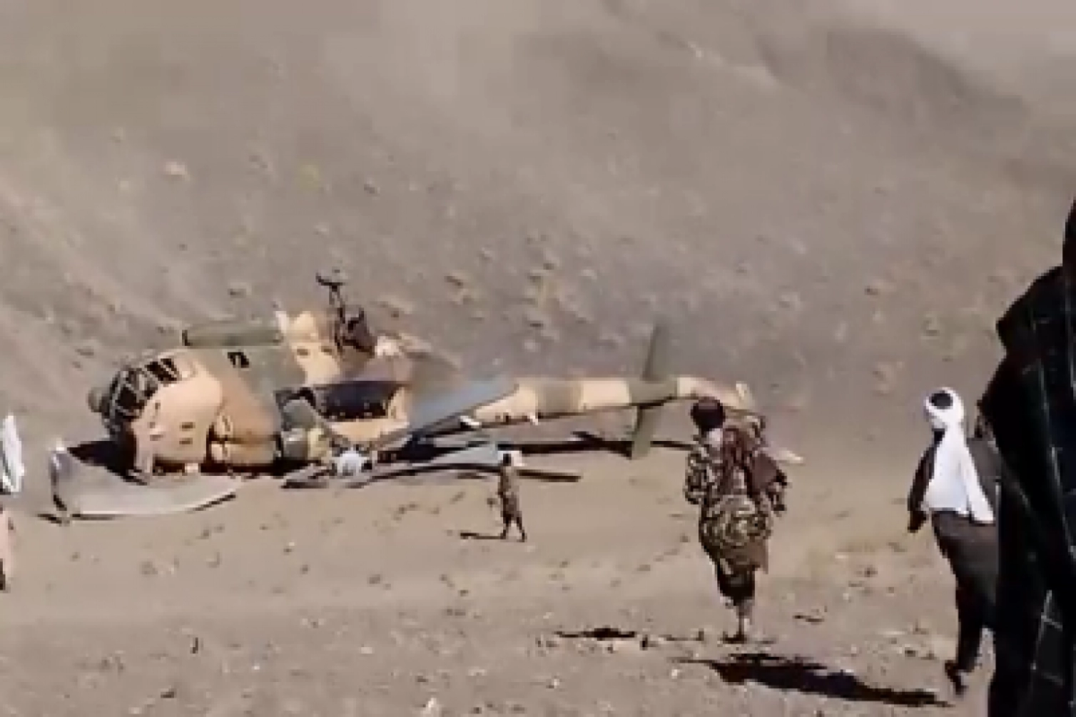 Taliban rəsmilərini daşıyan helikopter belə qəzaya uğradı - VİDEO 