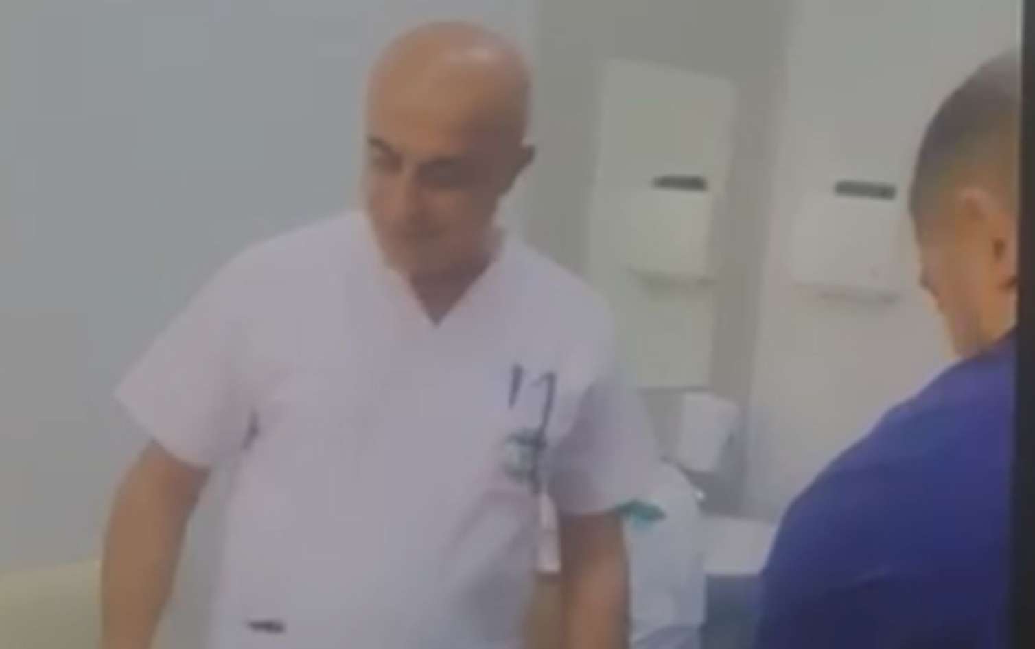 Həkim xəstənin çıxışını tortla qeyd edib? - Açıqlama - VİDEO 