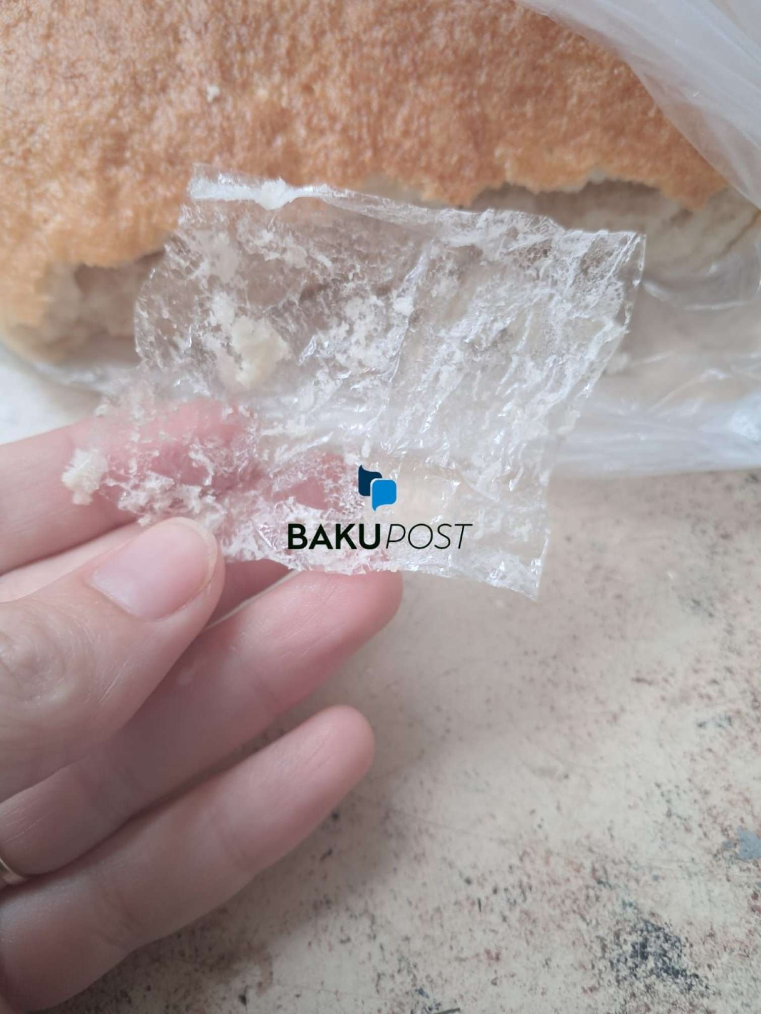 Bakıda bu zavodun çörəyindən görün nə çıxdı - FOTO 