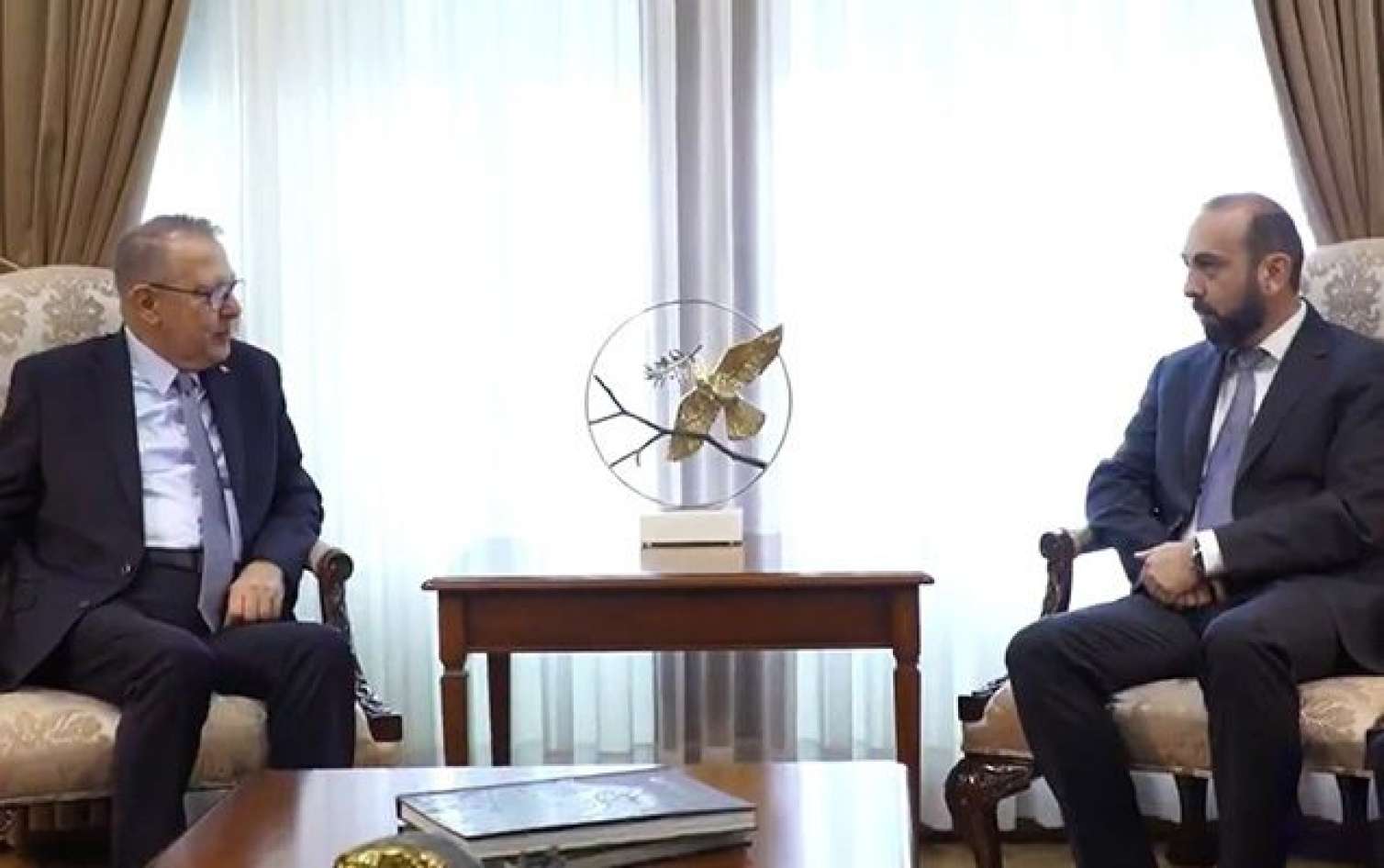 Mirzoyan Serdar Kılıçla görüşdü 