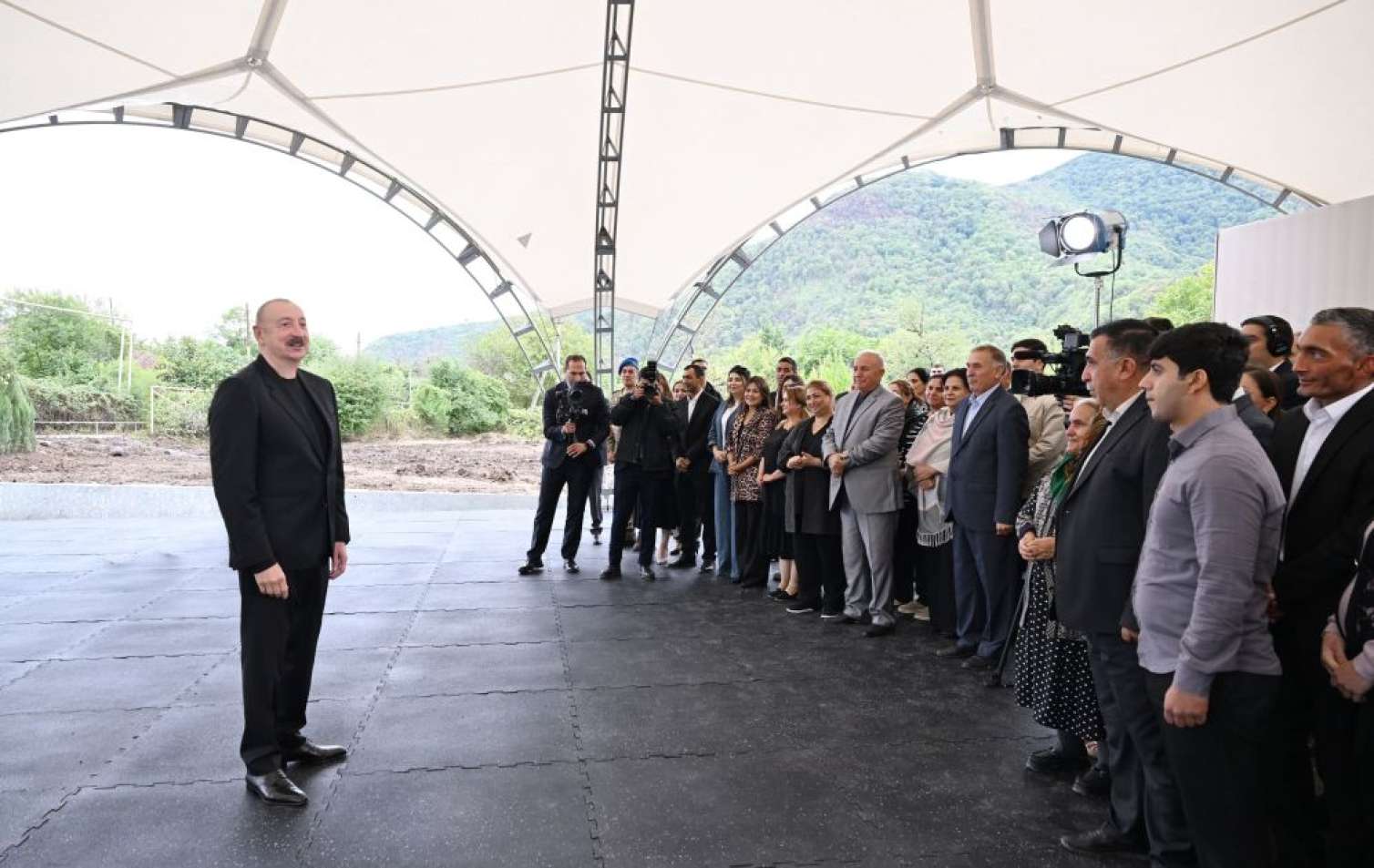 Prezident Xocalı sakinləri ilə görüşdü - FOTO