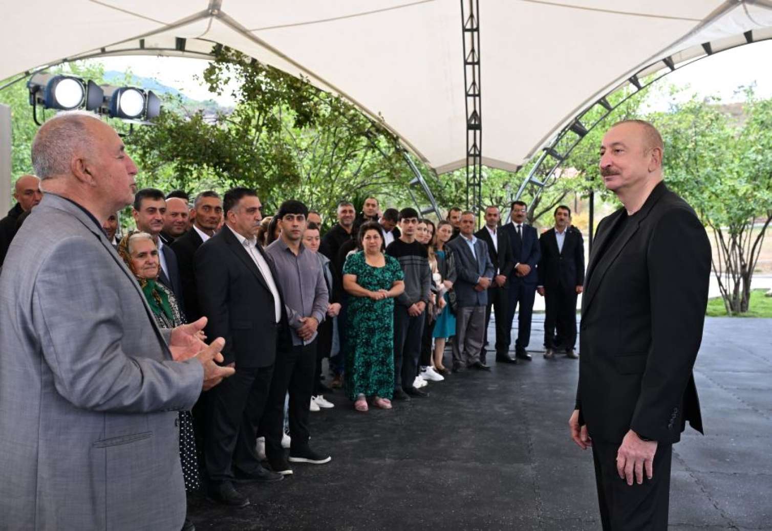 Prezident Xocalı sakinləri ilə görüşdü - FOTO